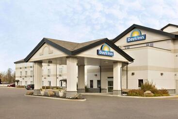 هتل Days Inn By Wyndham Thunder Bay North