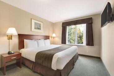 هتل Days Inn By Wyndham Thunder Bay North