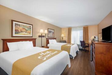 酒店 Days Inn & Suites By Wyndham Cuba