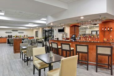 هتل Doubletree By Hilton Hattiesburg, Ms