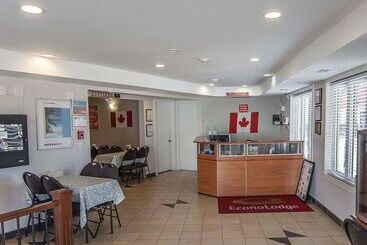 هتل Econo Lodge Inn & Suites Drumheller