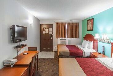 هتل Econo Lodge Inn & Suites Drumheller