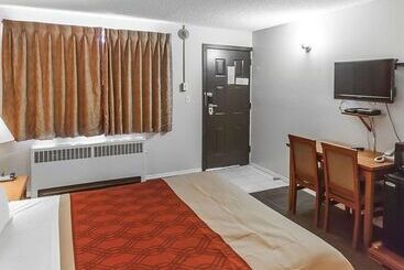 هتل Econo Lodge Inn & Suites Drumheller