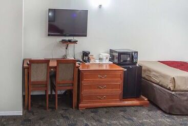 هتل Econo Lodge Inn & Suites Drumheller