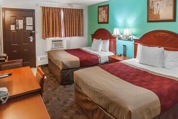 هتل Econo Lodge Inn & Suites Drumheller