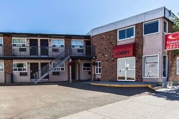 هتل Econo Lodge Inn & Suites Drumheller