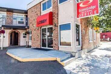 هتل Econo Lodge Inn & Suites Drumheller