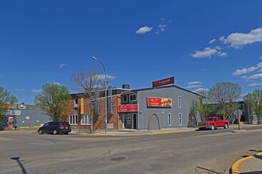 هتل Econo Lodge Inn & Suites Drumheller