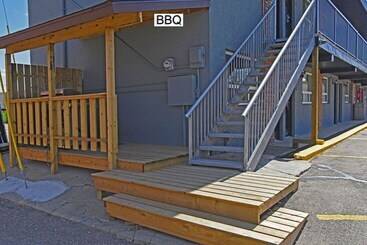هتل Econo Lodge Inn & Suites Drumheller