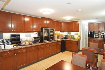 هتل Econo Lodge Inn & Suites Drumheller