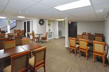 هتل Econo Lodge Inn & Suites Drumheller