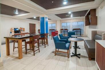 Holiday Inn Express Hotel & Suites Biloxi Ocean Springs, An Ihg