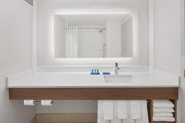 Holiday Inn Express Hotel & Suites Byron, An Ihg