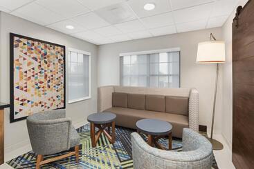 Holiday Inn Express Hotel & Suites Byron, An Ihg