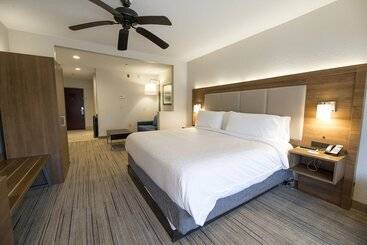 Holiday Inn Express Hotel & Suites Clinton, An Ihg