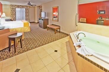 Holiday Inn Express Hotel & Suites Clinton, An Ihg