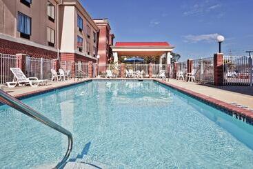 Holiday Inn Express Hotel & Suites Forest, An Ihg