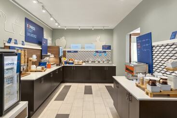 Holiday Inn Express Hotel & Suites Fort Myers East   The Forum, An Ihg