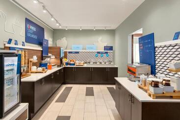 Holiday Inn Express Hotel & Suites Fort Myers East   The Forum, An Ihg