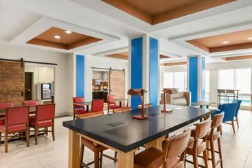 Holiday Inn Express Hotel & Suites Fort Myers East   The Forum, An Ihg