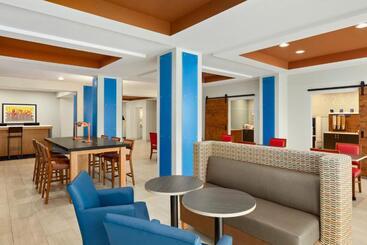 Holiday Inn Express Hotel & Suites Fort Myers East   The Forum, An Ihg