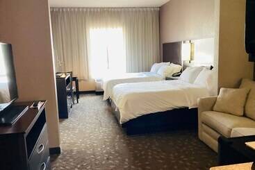 Holiday Inn Express Hotel And Suites Saint Robert, An Ihg