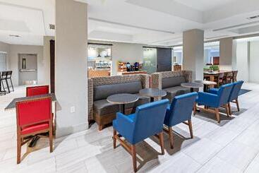 هتل Holiday Inn Express & Suites West By Ihg