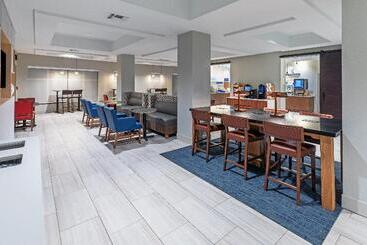 هتل Holiday Inn Express & Suites West By Ihg