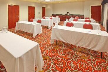 هتل Holiday Inn Express & Suites West By Ihg