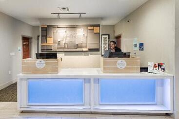 هتل Holiday Inn Express & Suites West By Ihg