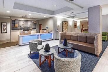 هتل Holiday Inn Express & Suites West By Ihg