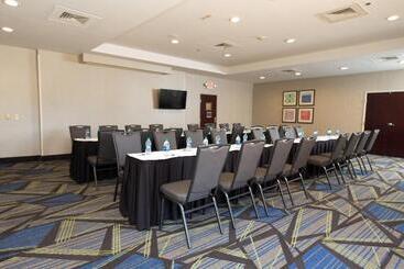 Holiday Inn Express Hotel & Suites Clinton, An Ihg