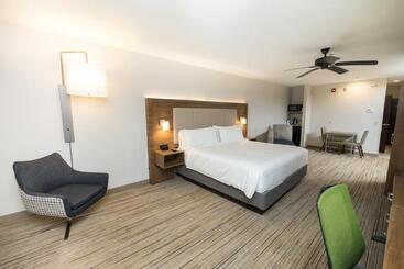 Holiday Inn Express Hotel & Suites Clinton, An Ihg