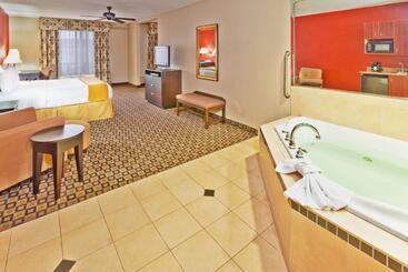 Holiday Inn Express Hotel & Suites Clinton, An Ihg