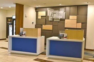 فندق Holiday Inn Express Mccomb, An Ihg