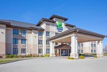 هتل Holiday Inn Express & Suites   Worthington, An Ihg