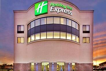 هتل Holiday Inn Express  Waterloo/cedar Falls, An Ihg