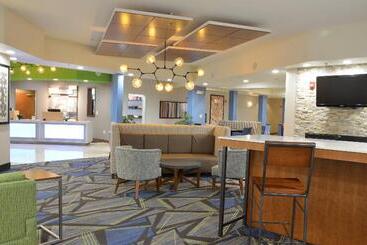 هتل Holiday Inn Express  Waterloo/cedar Falls, An Ihg