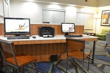هتل Holiday Inn Express  Waterloo/cedar Falls, An Ihg