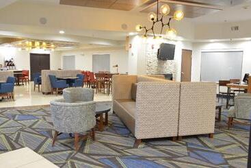 هتل Holiday Inn Express  Waterloo/cedar Falls, An Ihg