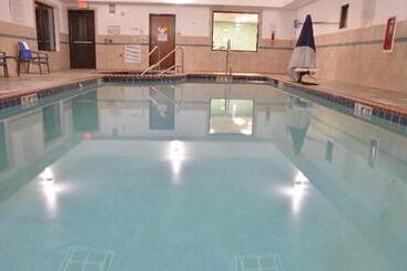 هتل Holiday Inn Express  Waterloo/cedar Falls, An Ihg