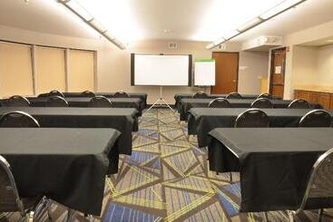 هتل Holiday Inn Express Waterloo/cedar Falls, An Ihg