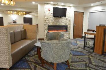 هتل Holiday Inn Express  Waterloo/cedar Falls, An Ihg
