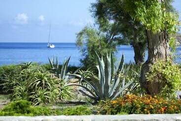 هتل Porto Kea Suites By Sandglass
