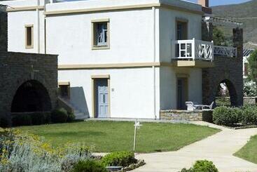 هتل Porto Kea Suites By Sandglass