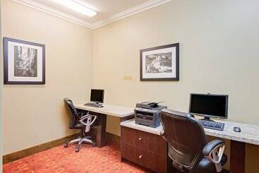 هتل Ramada By Wyndham Cold Lake