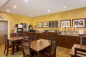 هتل Ramada By Wyndham Cold Lake