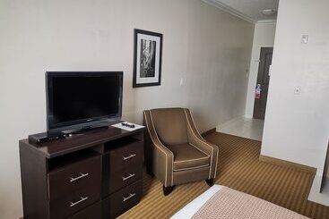 هتل Ramada By Wyndham Cold Lake