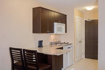 هتل Ramada By Wyndham Cold Lake