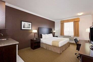 هتل Ramada By Wyndham Cold Lake